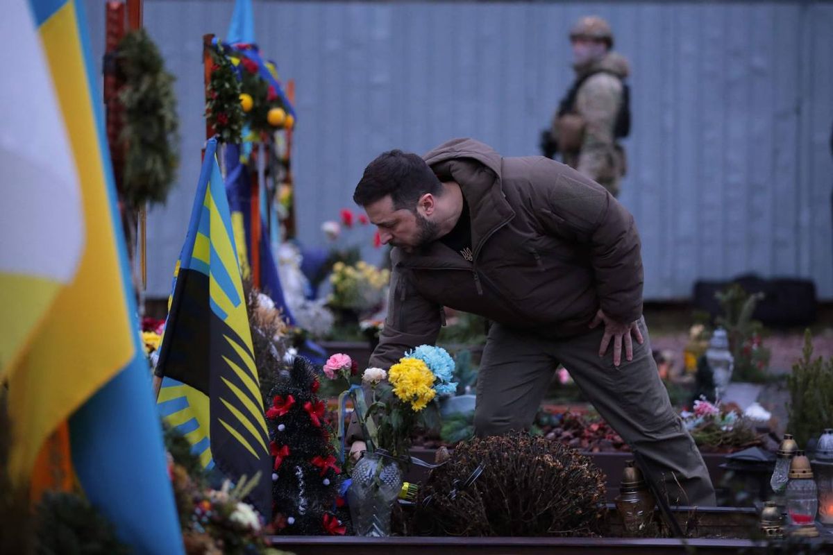 Володимир Зеленський вшанував пам’ять загиблих військових у Львові