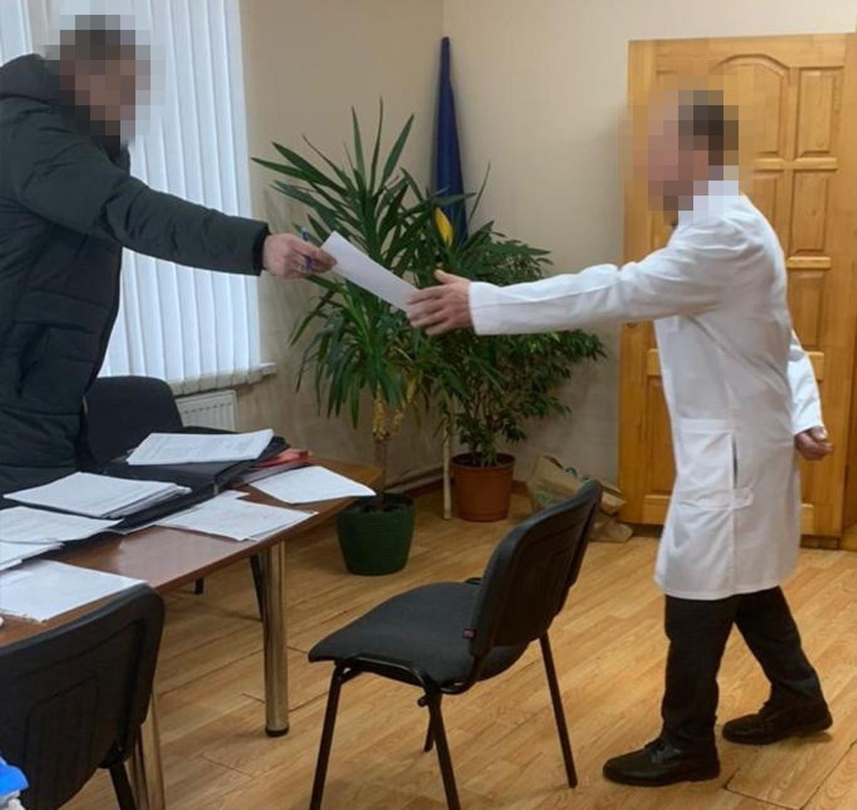Мешканка Калуша оформила фіктивну інвалідність, щоб вивезти сина-ухилянта за кордон