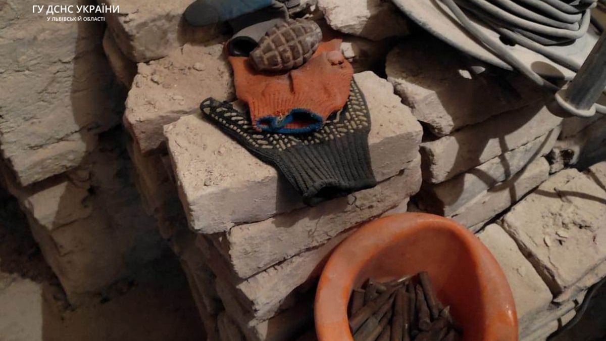 У Львові в перекритті будинку знайшли гранату часів Другої світової війни
