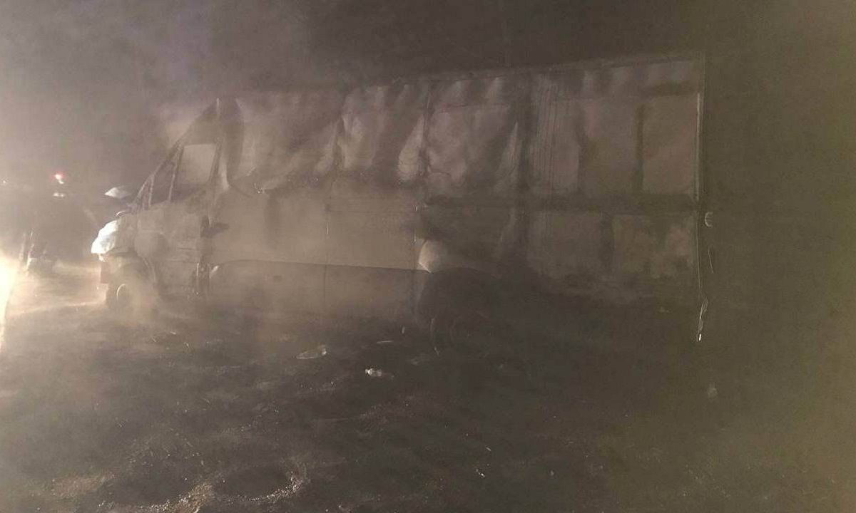 На трасі Львів-Краковець згорів вантажний мікроавтобус