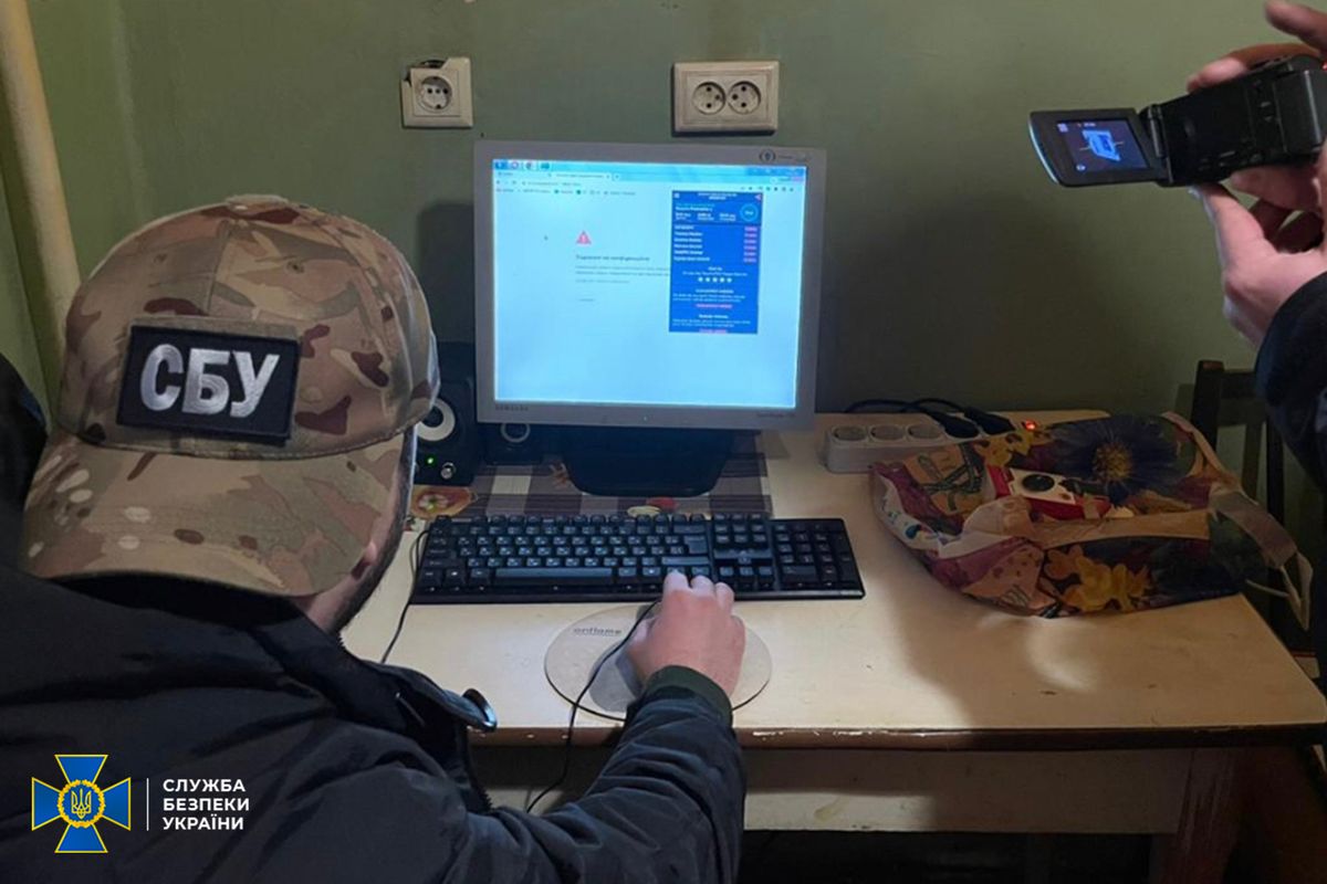 Працівницю стратегічного об'єкта з Прикарпаття затримали за підтримку Росії 