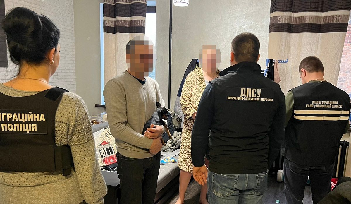 Львівські поліцейські затримали організаторів каналу втечі ухилянтів за кордон