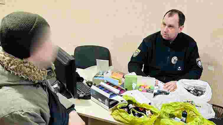21-річного мешканця Франківська затримали за продаж електронних сигарет школярам