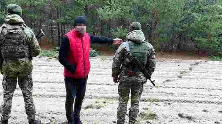 Росіянин на матраці переплив Західний Буг, щоб потрапити в Україну