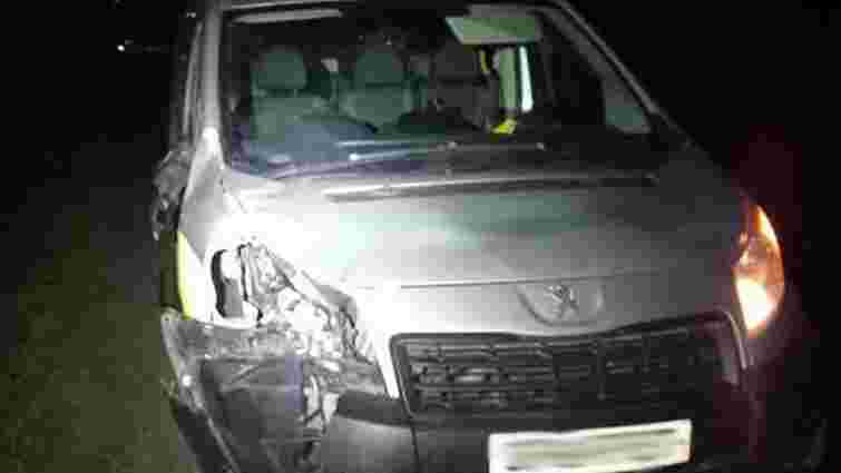 На трасі Львів-Тернопіль водій Peugeot на смерть збив 31-річного пішохода
