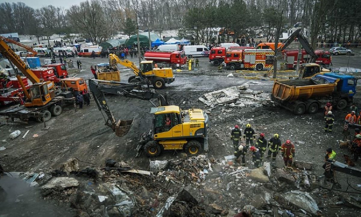 У Дніпрі з-під завалів багатоповерхівки дістали тіла 45 загиблих