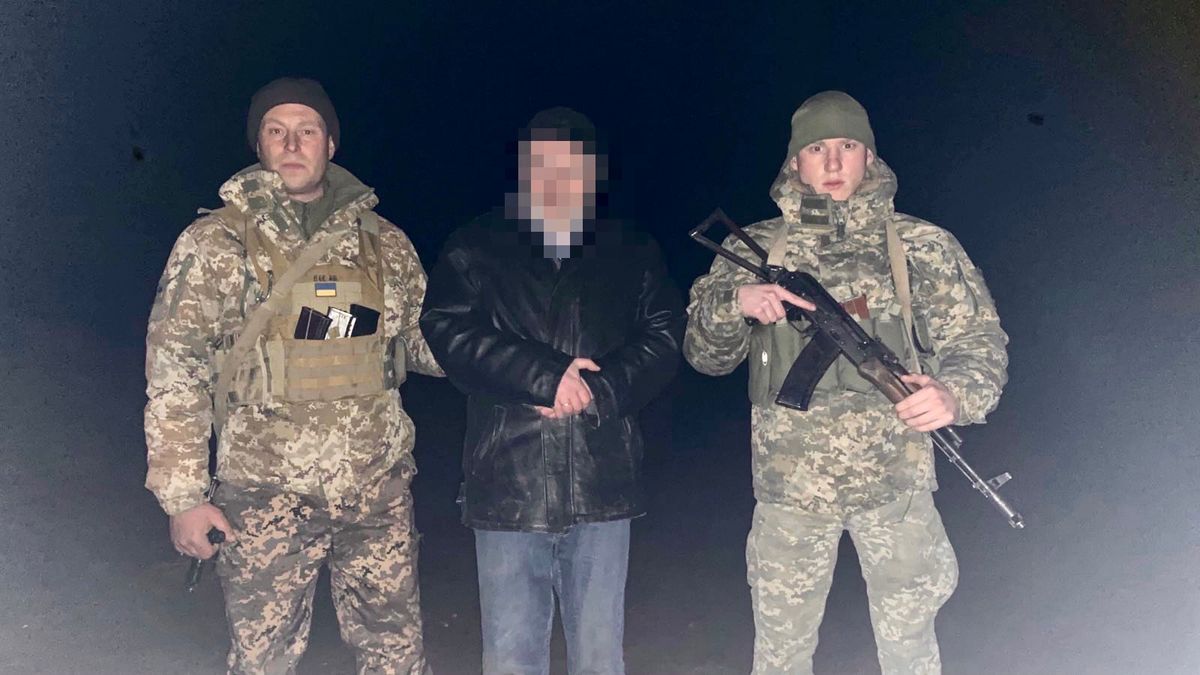 Українець під час незаконної втечі до Молдови впав у триметровий рів