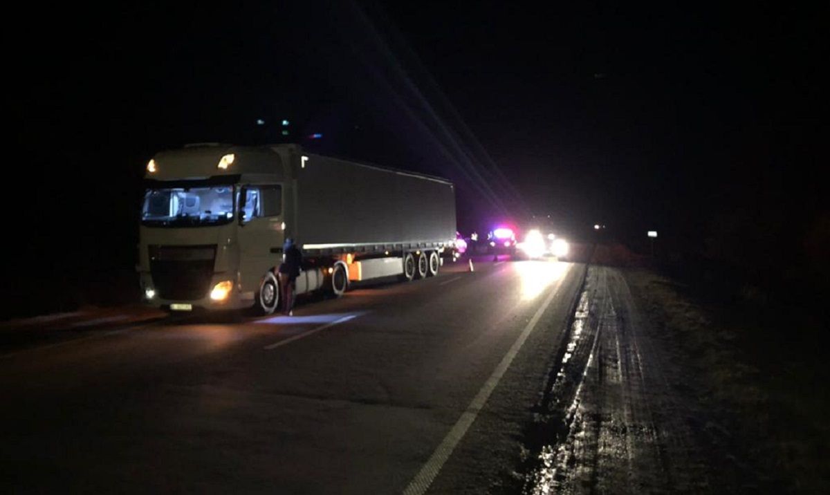 На трасі Київ-Чоп на Львівщині під колесами фури загинув 37-річний пішохід