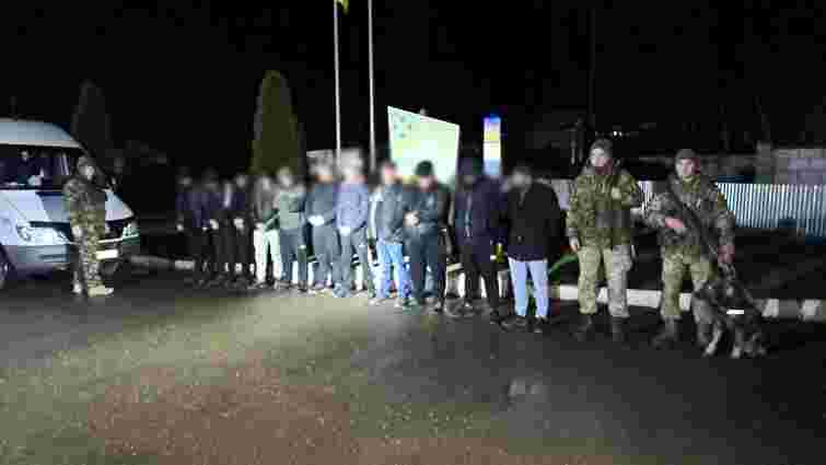Закарпатські прикордонники затримали 20 ухилянтів при спробі втекти до ЄС