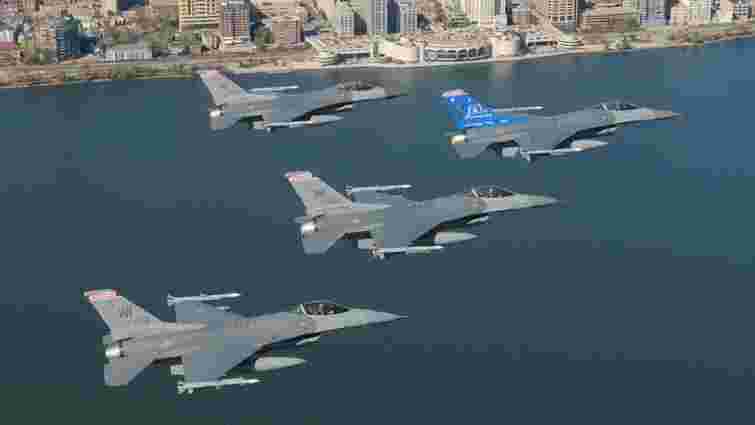 Нідерланди розглянуть можливість постачання Україні винищувачів F-16