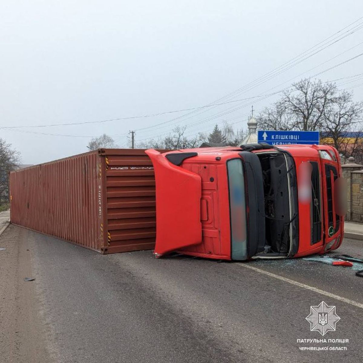 Перекинута фура заблокувала проїзд трасою Житомир — Чернівці