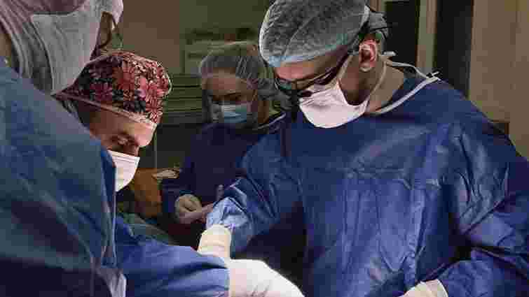 Луцькі хірурги пересадили нирки 52-річного донора двом чоловікам
