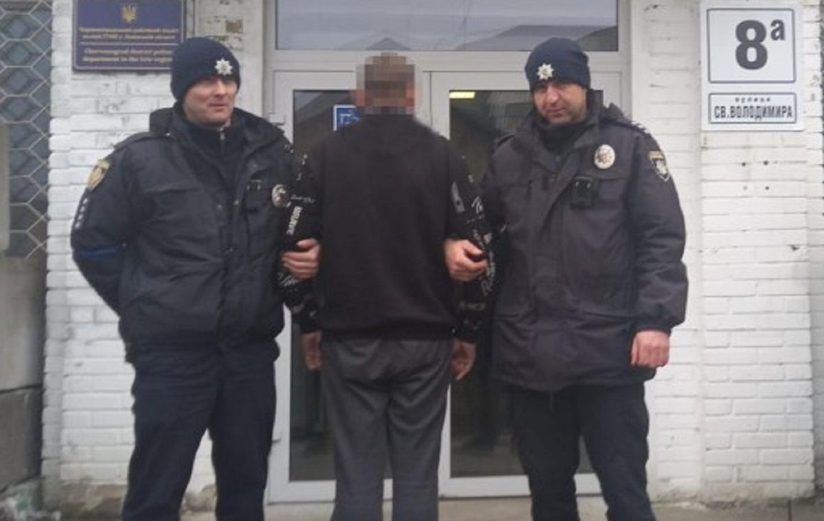 Поліція затримала чоловіка і жінку, які скоїли розбійний напад на пенсіонера