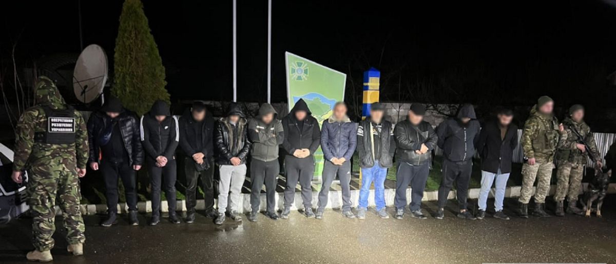 Двох закарпатців звинуватили у переправі ухилянтів до Угорщини