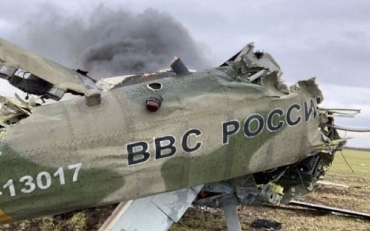 Українські військові за півгодини бою знищили три російські вертольоти Ка-52