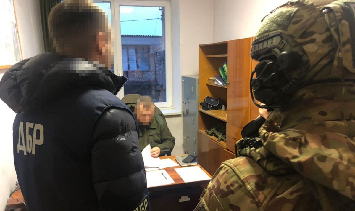 Начальника військкомату на Львівщині викрили на хабарництві