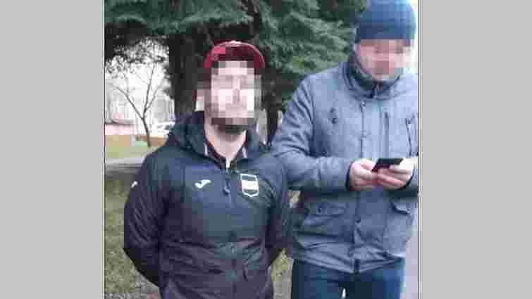 Біля львівського ліцею затримали 24-річного закладчика наркотиків