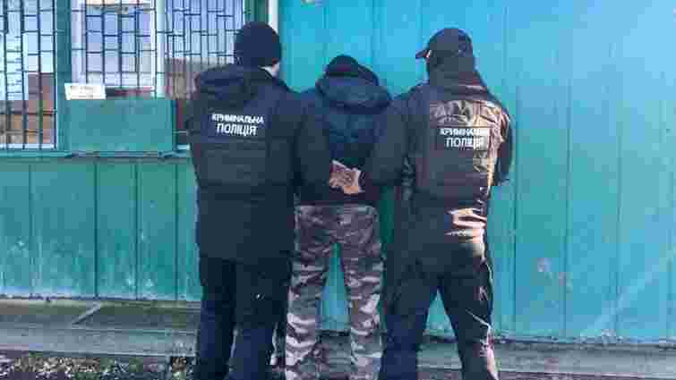 Поліція затримала 33-річного мешканця Ужгорода за торгівлю зброєю