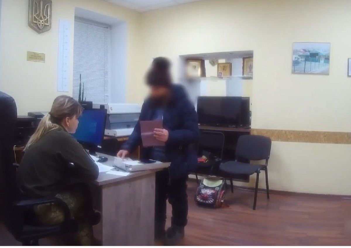 35-річна жінка намагалась у прикордонників купити пропуск чоловіка у Польщу