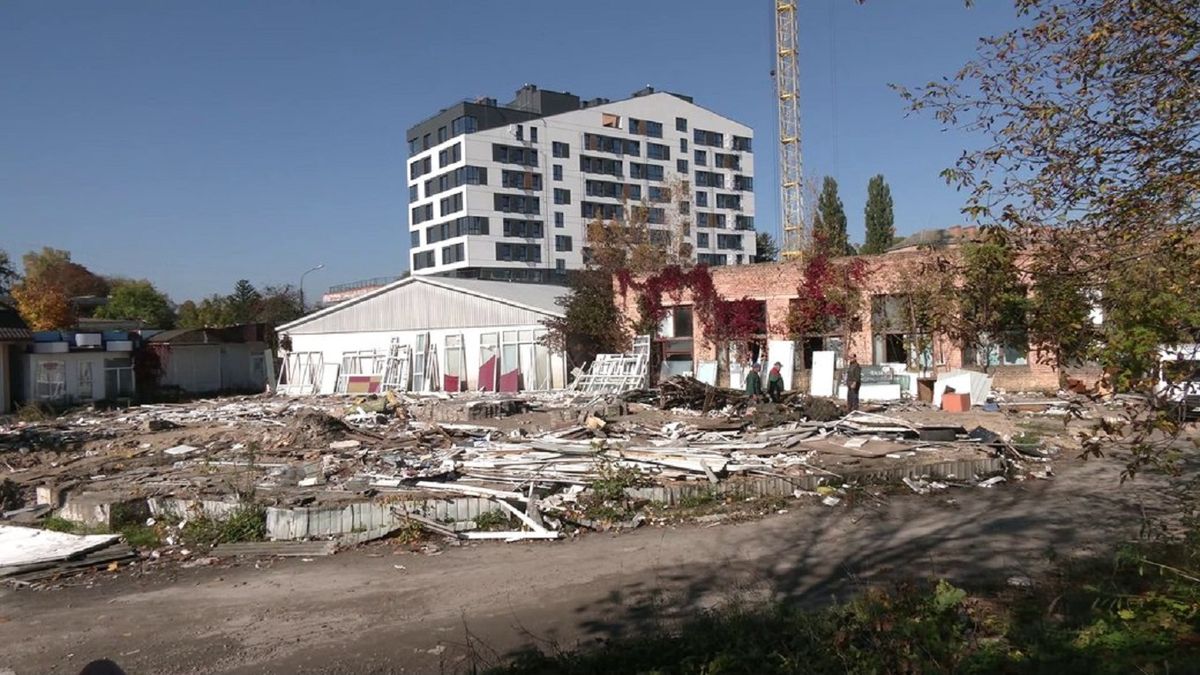 Власниця знесеного кіоску в Рівному відсудила у міськради 275 тис. грн