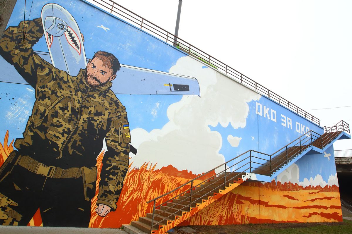У Києві з'явився 30-метровий мурал із безпілотником «Шарк»