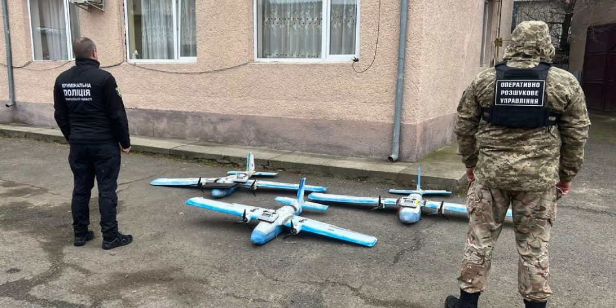 Збиті безпілотники контрабандистів із Закарпаття передали херсонським прикордонникам