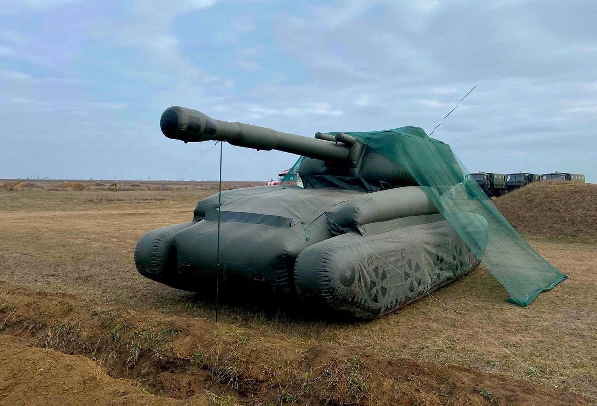 Росіяни використовують муляжі танків для імітації наступу на Запоріжжя