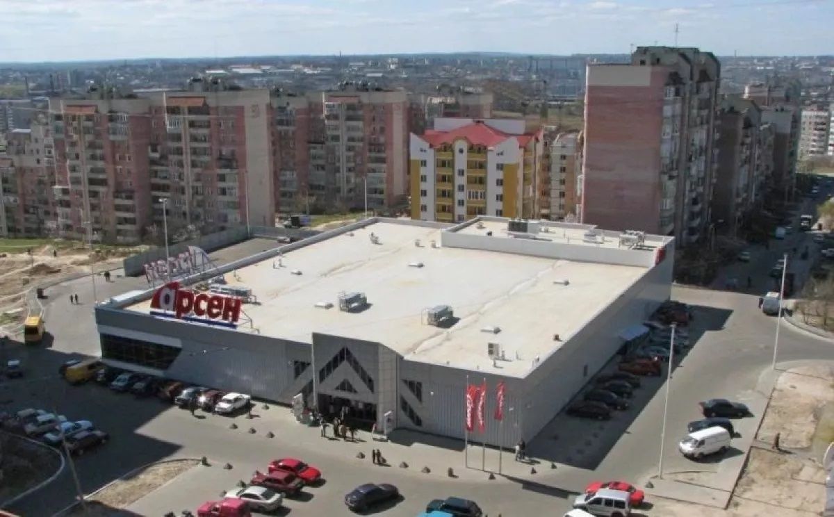 Мерія Рівного відсудила у супермаркету «Арсен» 986 тис. грн за землю

