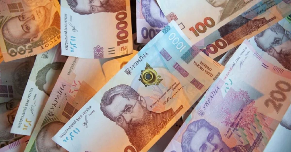 50-річну працівницю банку на Львівщині спіймали на привласненні грошей
