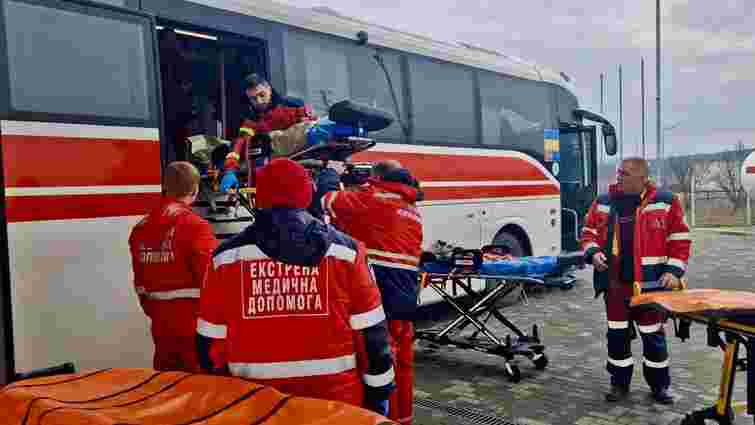 Евакуаційний автобус із пораненими військовими вперше приїхав до Ужгорода