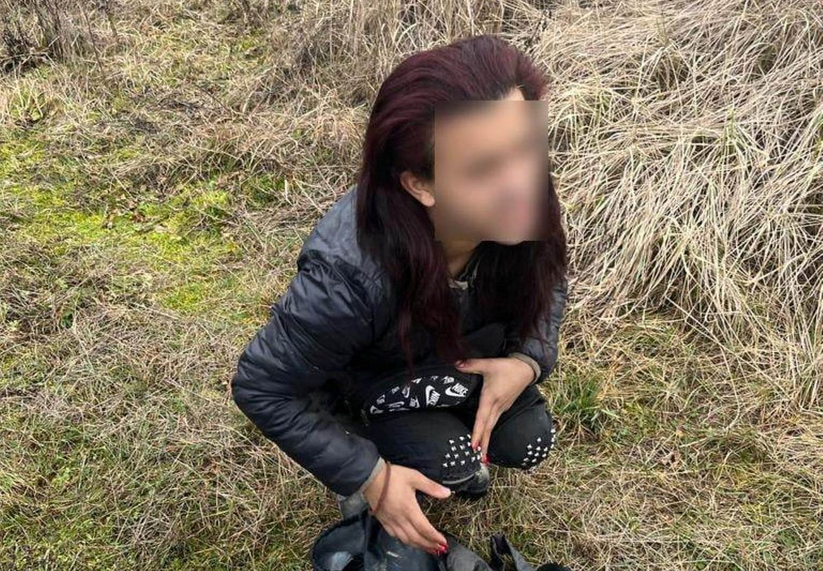 Закарпатські прикордонники затримали ухилянта, який прикинувся жінкою