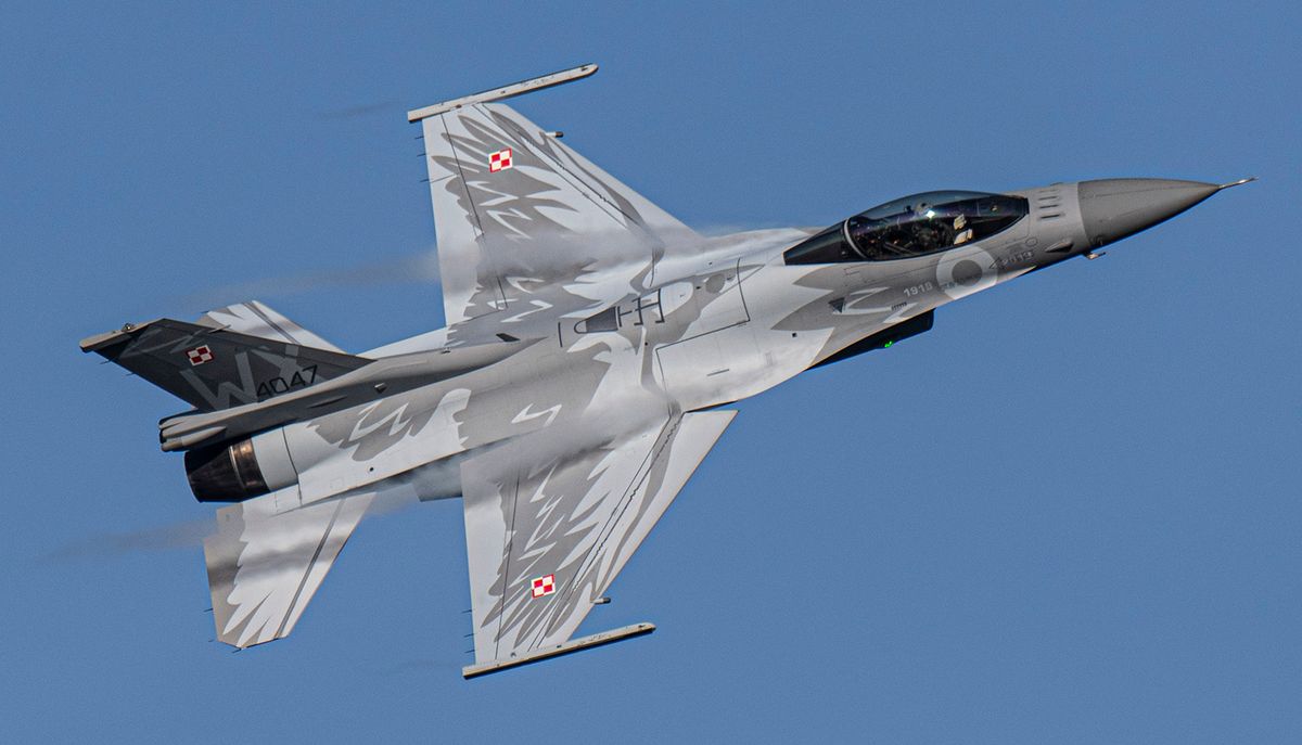 Польща готова передати Україні винищувачі F-16