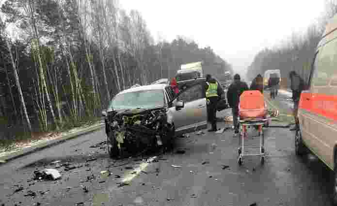 Шестеро людей постраждали внаслідок зіткнення чотирьох автомобілів на Рівненщині