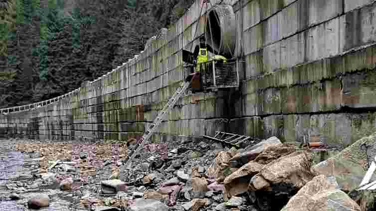 «Укравтодор» розпочав ремонт підпірної стінки на гірській трасі в Микуличині