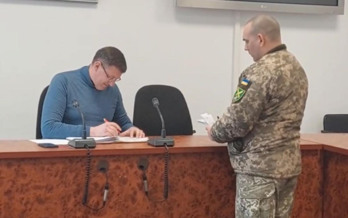 Меру Броварів під час засідання виконкому вручили повістку