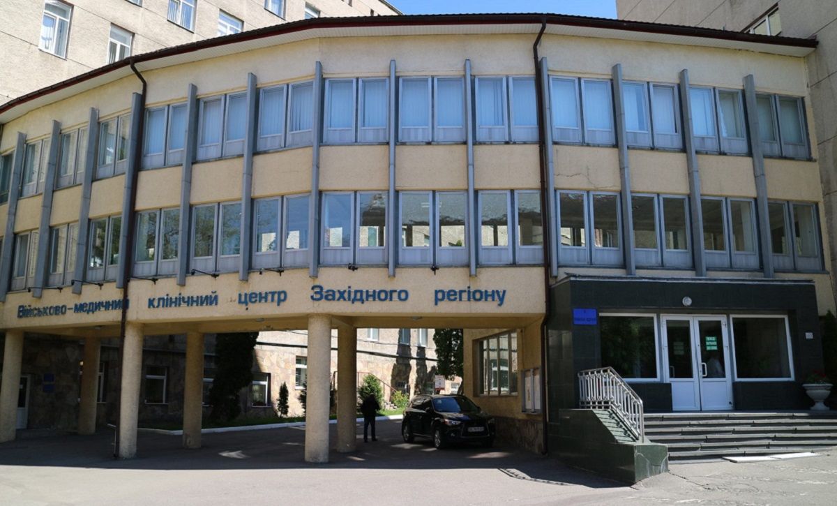 Подружжя медиків з львівського військового госпіталю викрили на хабарництві