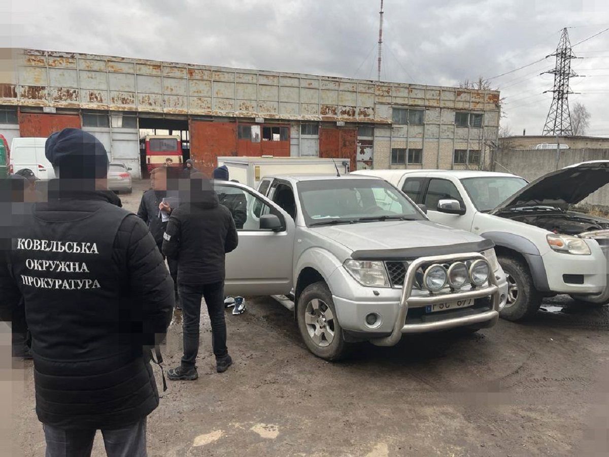 39-річного волинянина викрили на продажі привезених для армії автомобілів