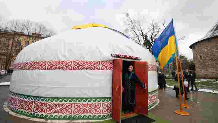 Казахська громада відкрила у центрі Львова юрту незламності 