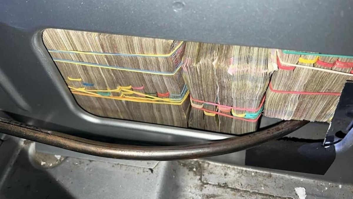 Львів’янин намагався провезти через кордон 9 млн грн у обшивці мікроавтобуса