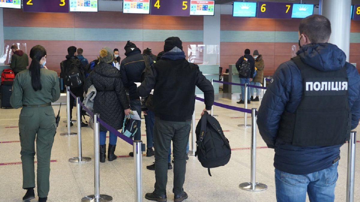 Львівська СБУ видворила за межі України трьох іноземних злочинців