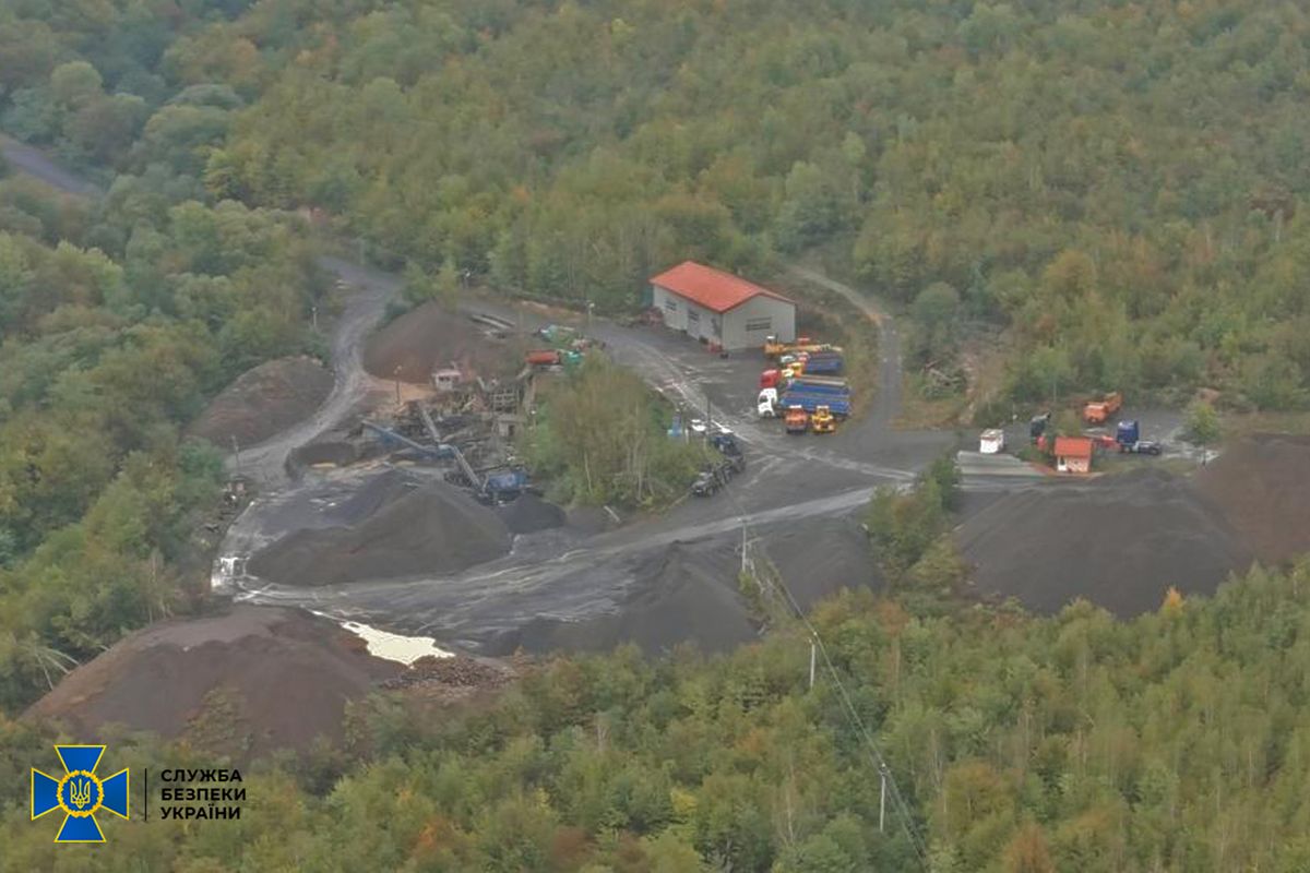 Керівника кар’єру із Закарпаття звинуватили у незаконному видобутку андезиту на 309 млн грн