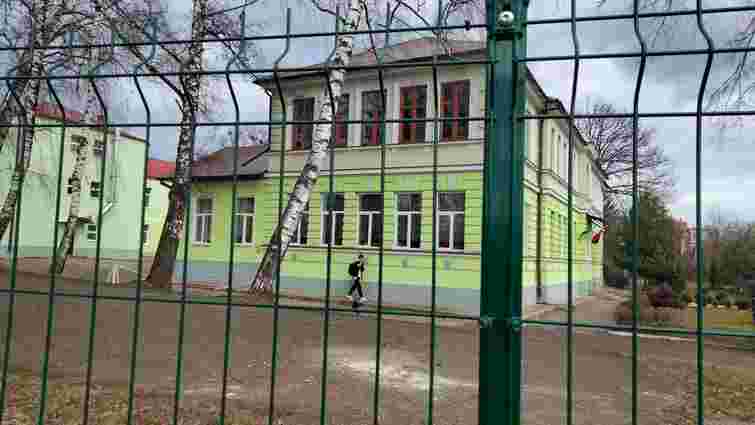 Усі середні школи у Чернівцях облаштують огорожами за 10 млн грн 