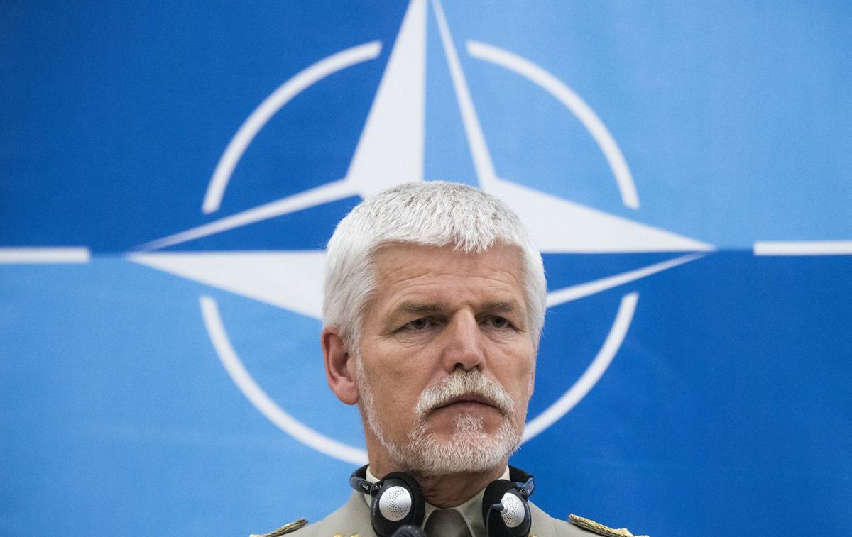 Президент Чехії закликав надати Україні «всю зброю, крім ядерної»
