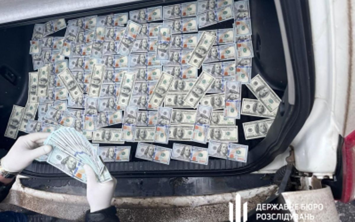 Керівника митного поста з Буковини затримали за хабарі від підприємців