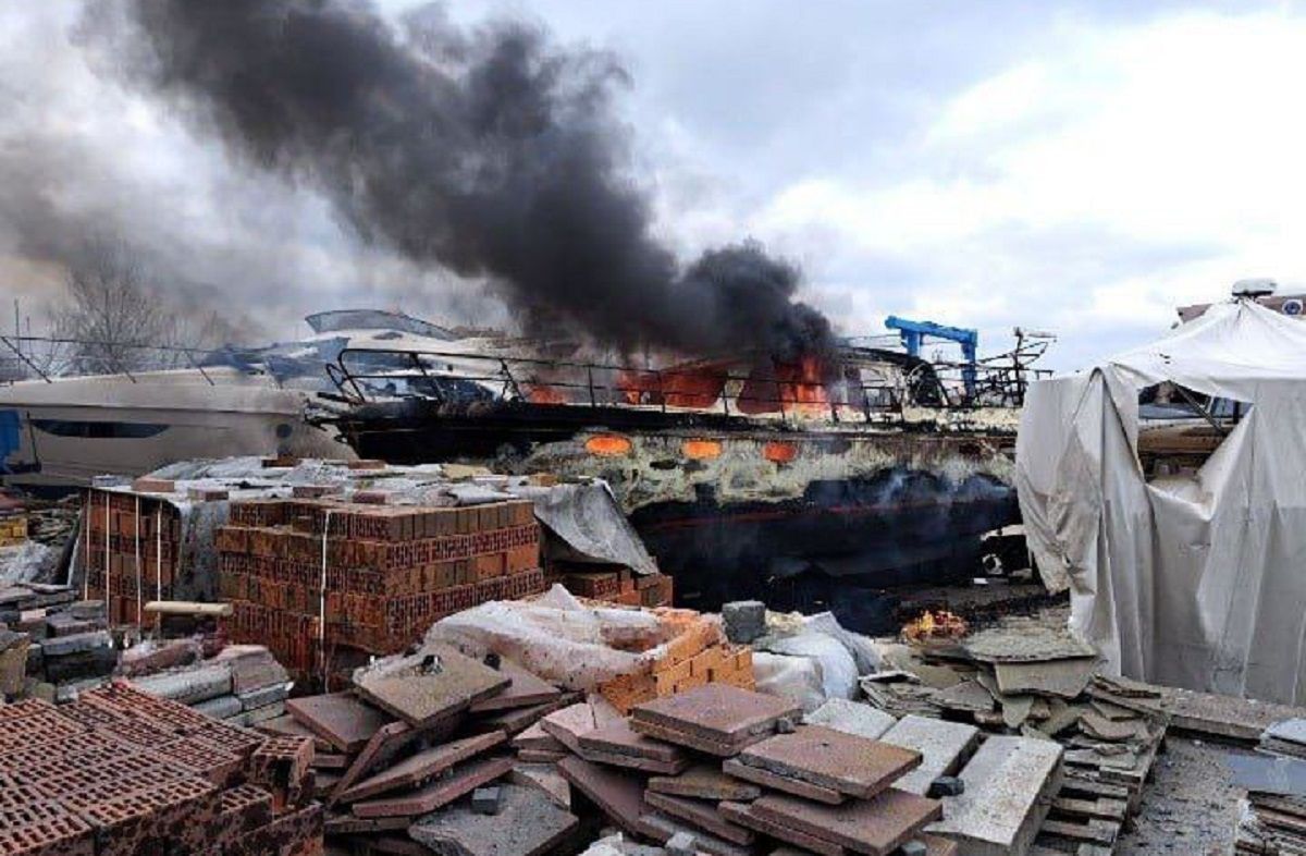 У Новій Каховці згорів яхт-клуб, в якому відпочивали офіцери РФ