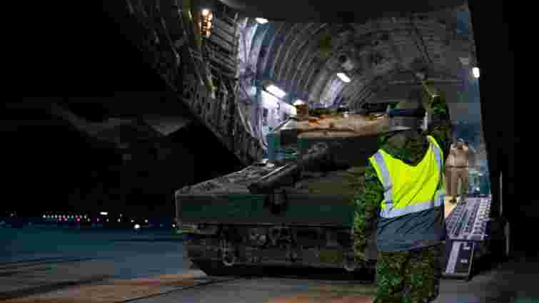 Перший канадський Leopard 2 для України прибув до Польщі