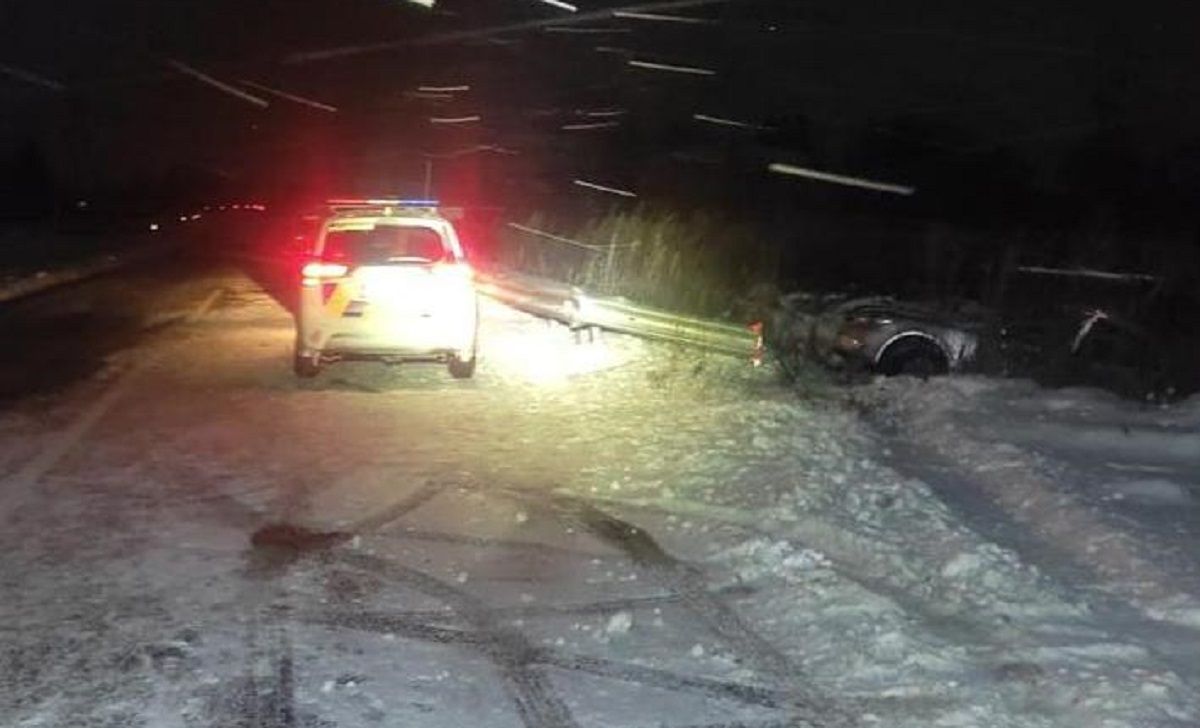 Водійка Škoda Octavia злетіла з траси на Львівщині, четверо постраждалих
