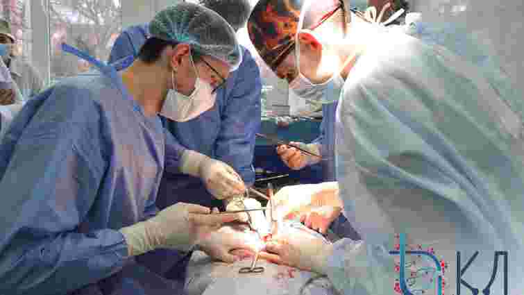 Хірурги з Чернівців зробили пацієнту новий сечовий міхур із кишківника