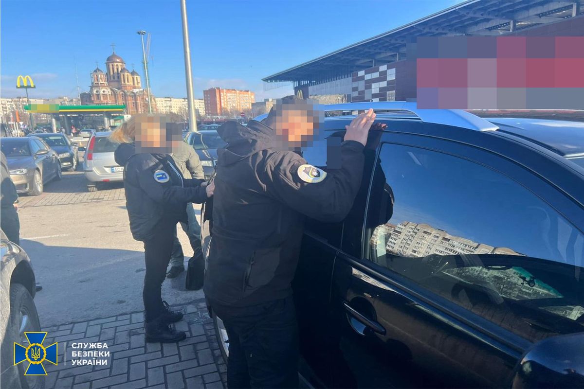 Двох посадовців Укртрансбезпеки з Волині викрили на хабарах від перевізників