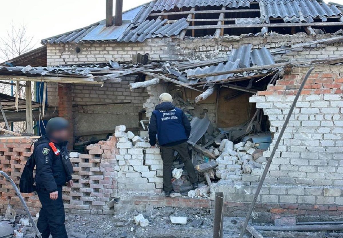 Росіяни обстріляли житлові будинки на Харківщині, двоє людей загинули